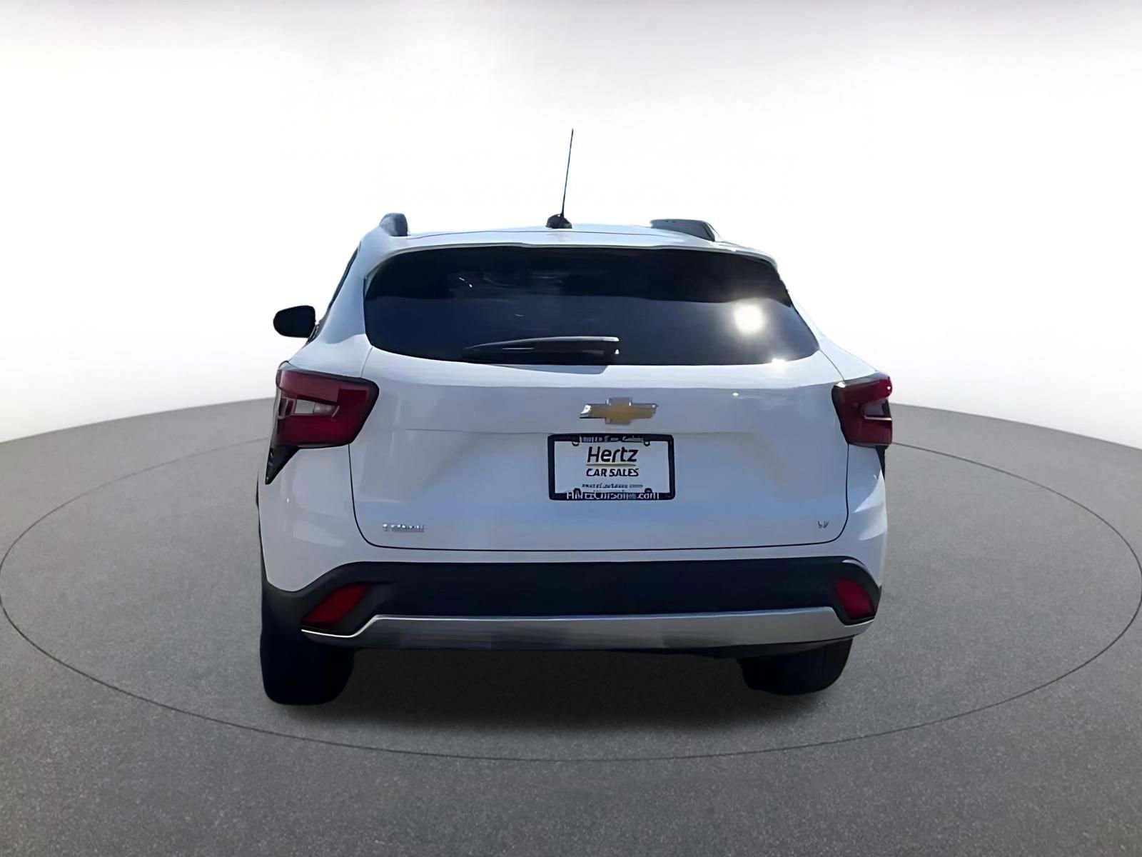 Used 2025 Chevrolet Trax LT w/ LT Convenience Package FWD image 12