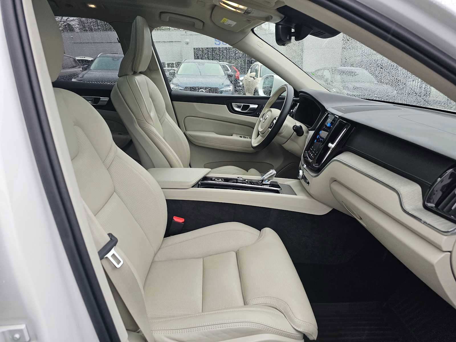 Certified 2023 Volvo XC60 T8 Ultimate w/ Climate Package image 11