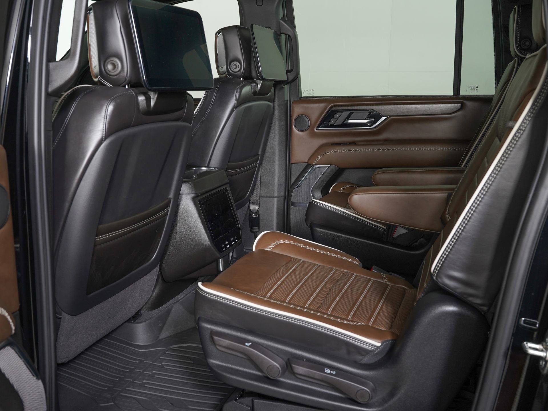 Used 2026 GMC Yukon XL Denali Ultimate AWD/4WD image 13