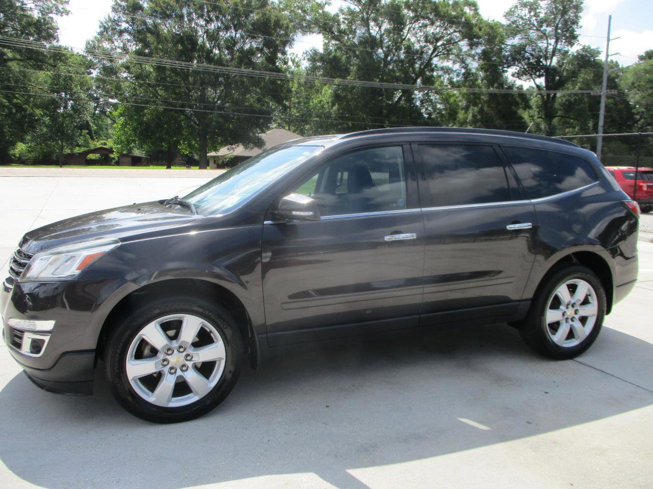 Used 2017 Chevrolet Traverse LT w/ Style and Technology Package FWD image 5