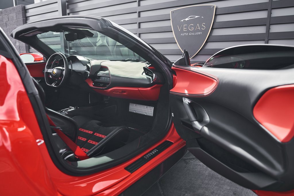 Used 2022 Ferrari SF90 Spider image 35