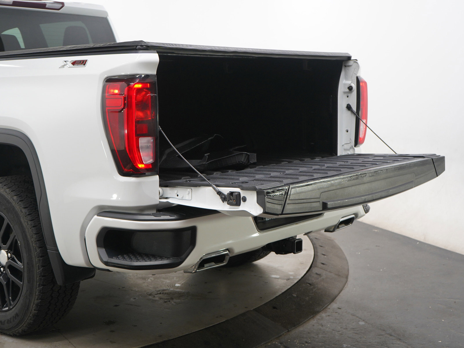 Used 2022 GMC Sierra 1500 Elevation AWD/4WD image 9