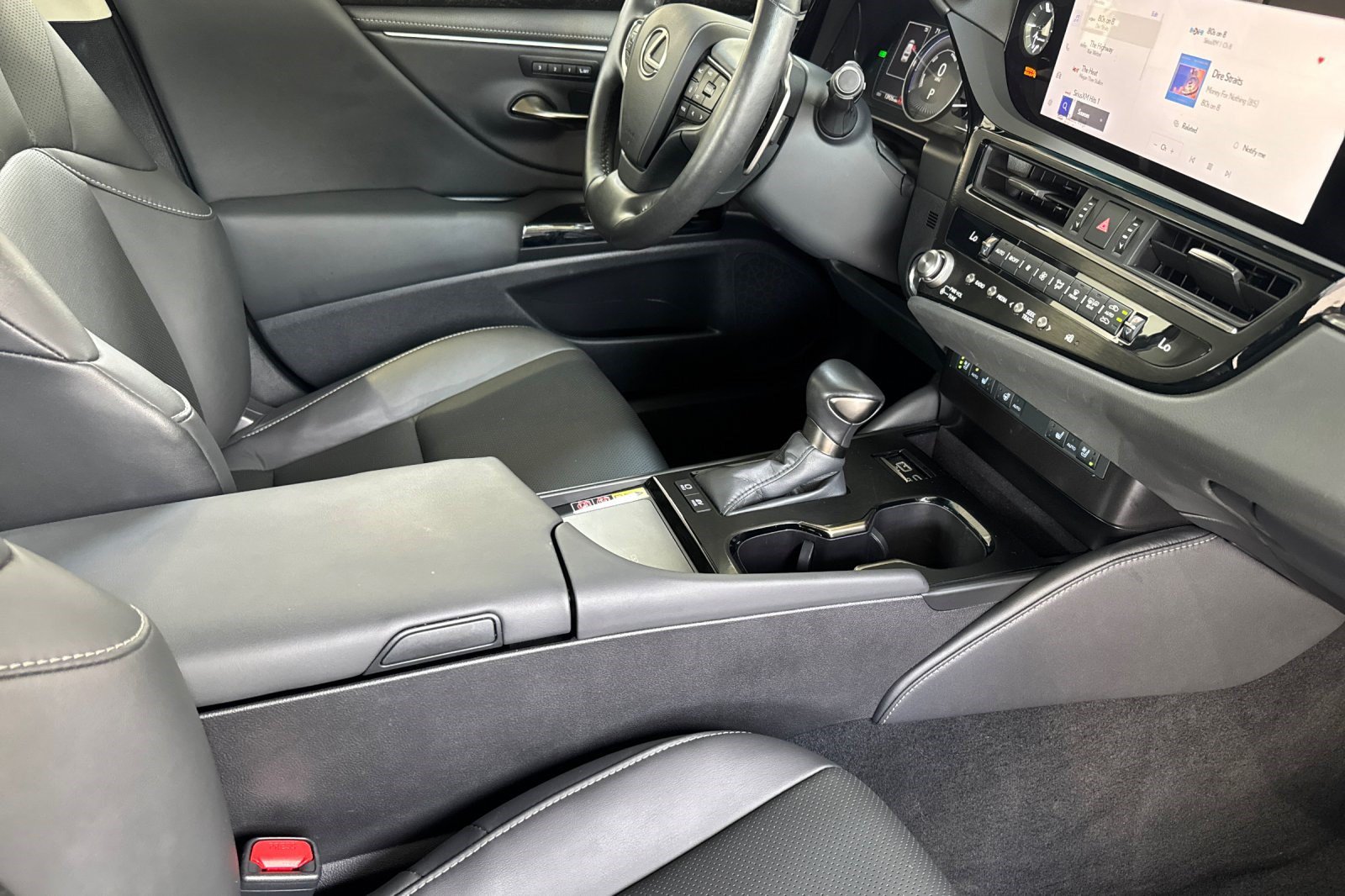 Used 2025 Lexus ES 300h w/ Premium Package FWD image 19