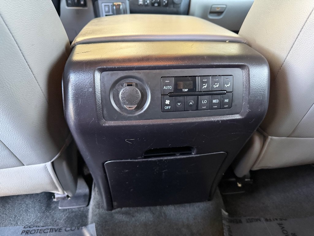 Used 2018 Toyota Sequoia Limited w/ Safety & Convenience Package AWD/4WD image 24
