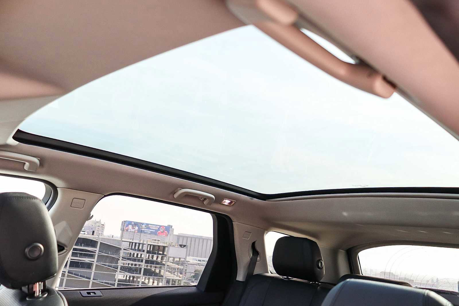 Used 2018 Land Rover Discovery Sport HSE image 25