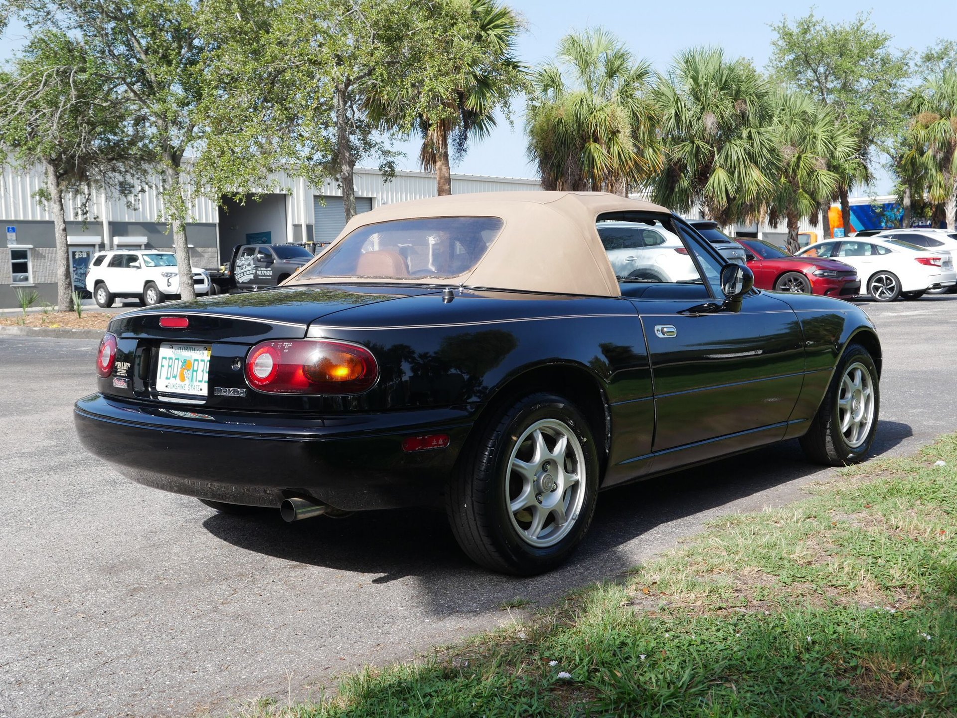 Used 1997 MAZDA MX-5 Miata RWD image 97