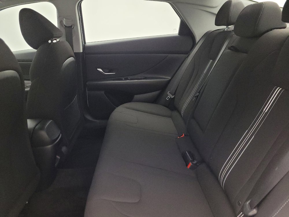 Used 2025 Hyundai Elantra SEL FWD image 18