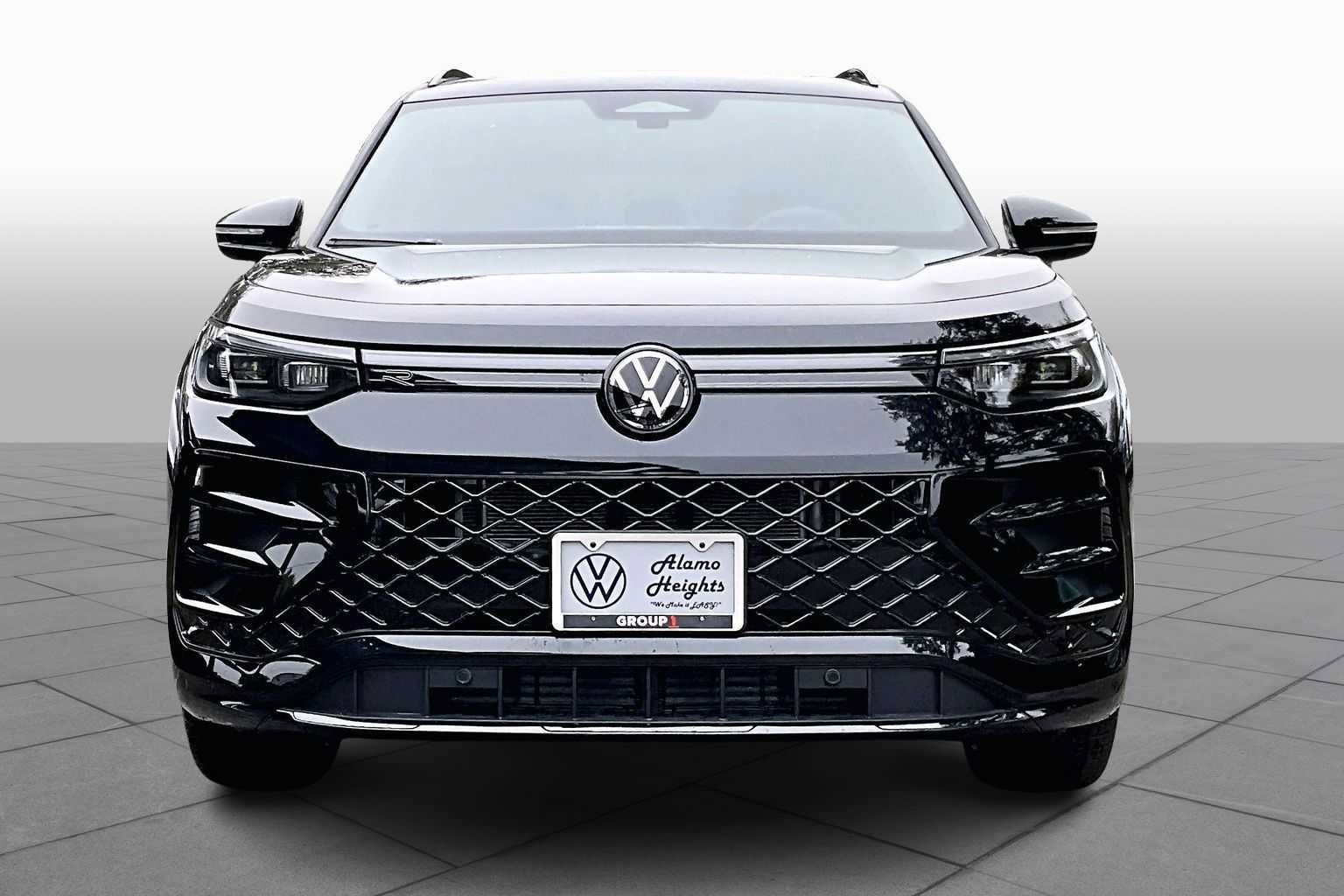 New 2026 Volkswagen Tiguan SE R-Line image 3