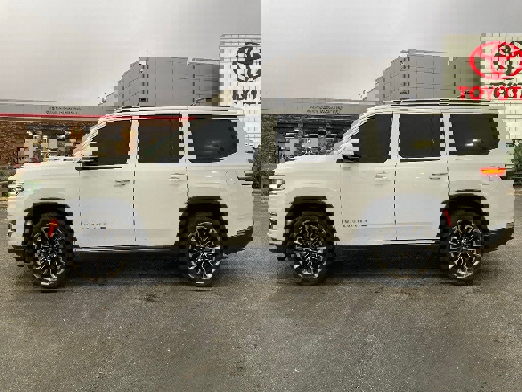 Used 2022 Jeep Wagoneer Series III w/ Premium Group I image 8