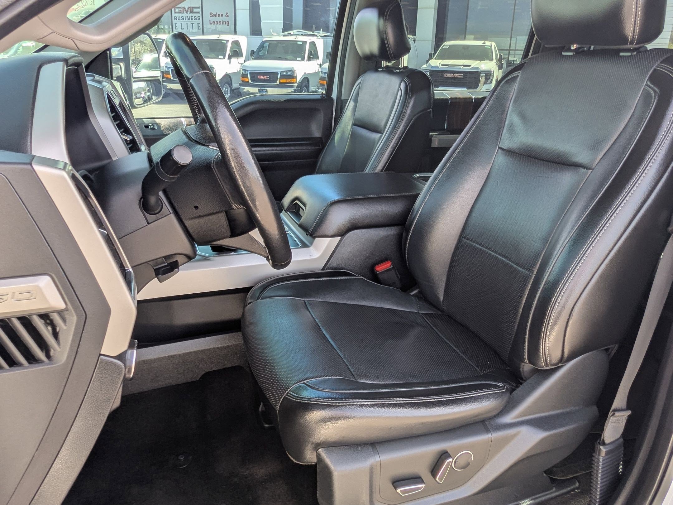 Used 2017 Ford F150 Lariat image 28