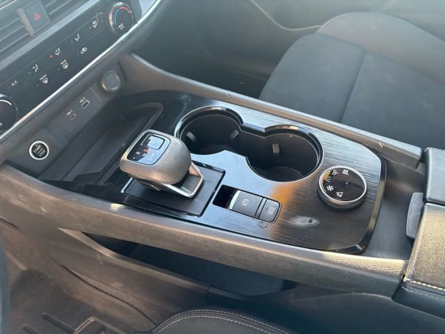 Used 2023 Nissan Rogue S image 17