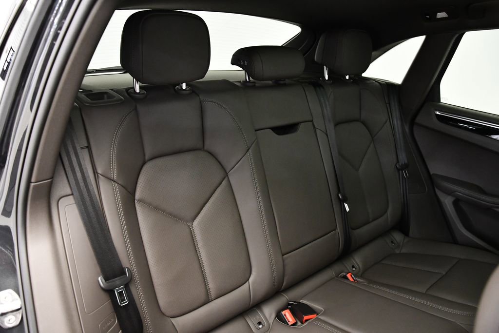 Used 2025 Porsche Macan image 52