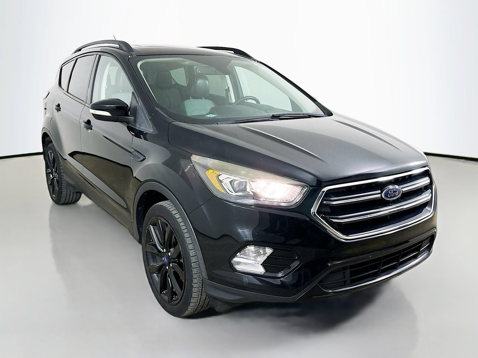 Used 2017 Ford Escape Titanium AWD/4WD image 3