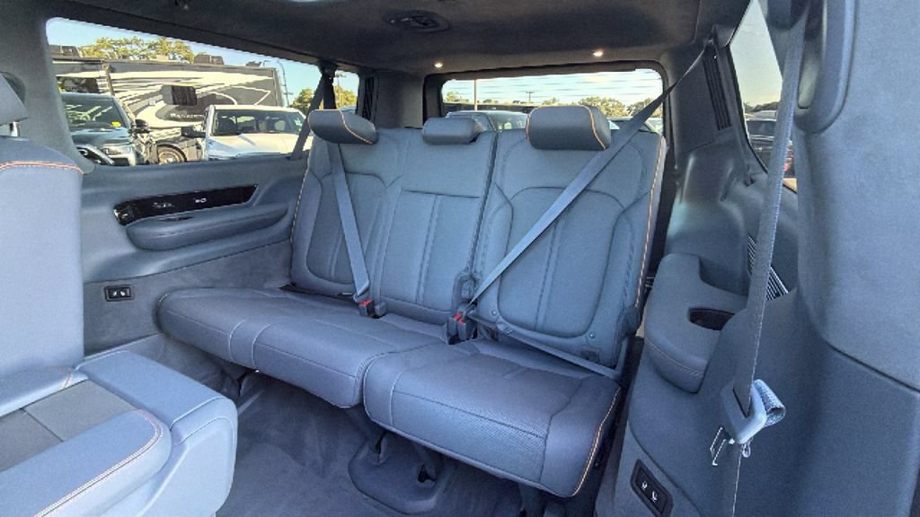 Used 2023 Jeep Grand Wagoneer L Series II w/ Premium Group II AWD/4WD image 26