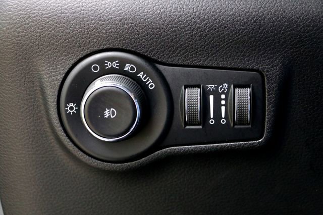 Used 2023 Jeep Compass Latitude AWD/4WD image 21