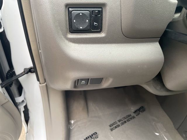 Used 2012 Nissan Versa SL image 9