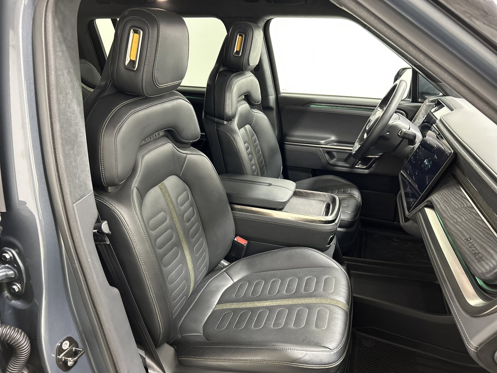 Used 2022 Rivian R1S Launch Edition image 24