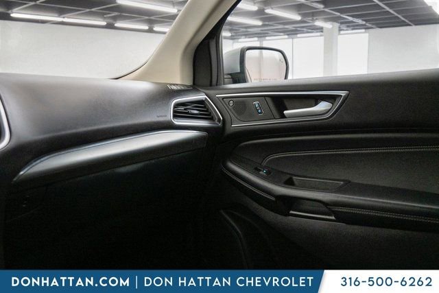 Used 2022 Ford Edge Titanium image 15