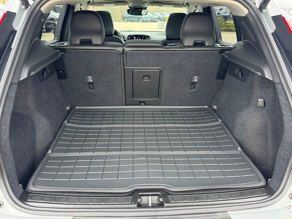 Certified 2025 Volvo XC40 B5 Ultra w/ Climate Package image 5