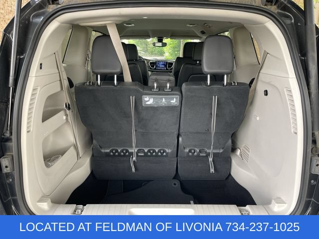Used 2018 Chrysler Pacifica Touring-L w/ Premium Audio Group FWD image 24
