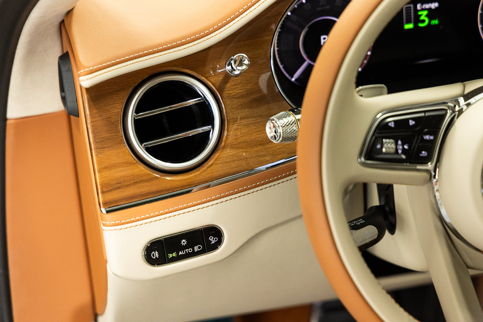 Certified 2026 Bentley Flying Spur V8 AWD/4WD image 32