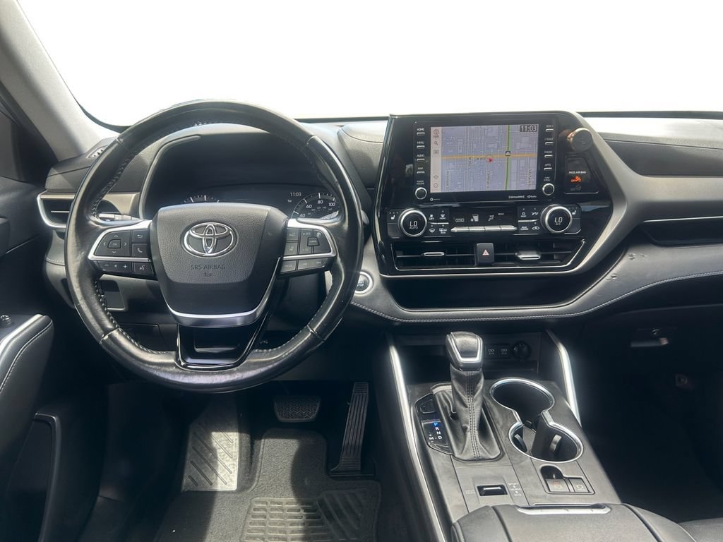 Used 2021 Toyota Highlander XLE FWD image 13