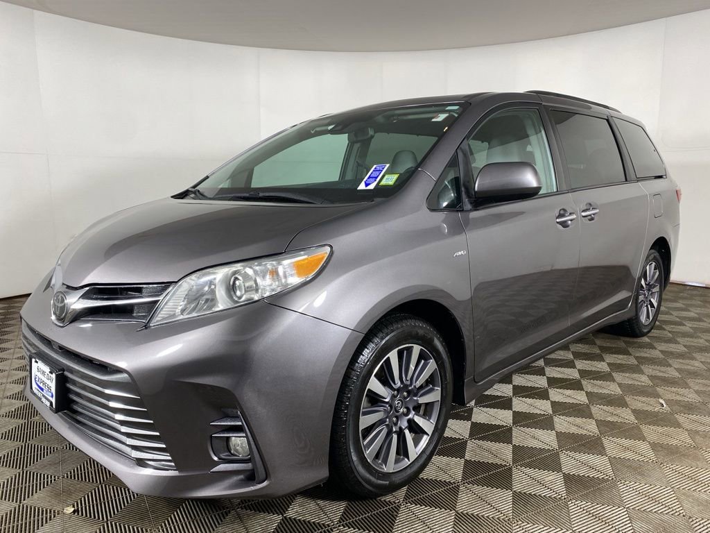 Used 2018 Toyota Sienna XLE w/ XLE Navigation Package image 4