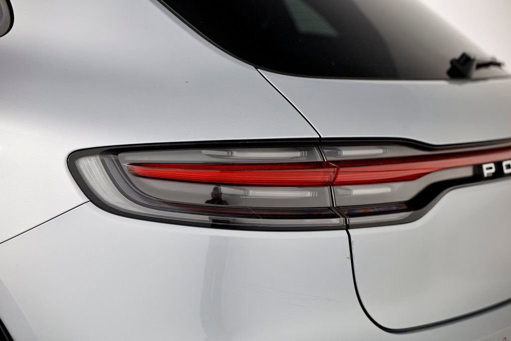 Certified 2025 Porsche Macan image 14