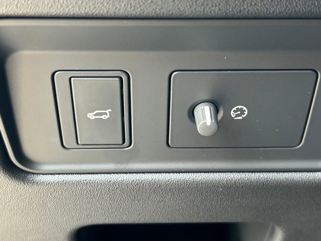 Used 2024 Land Rover Discovery Dynamic SE image 30