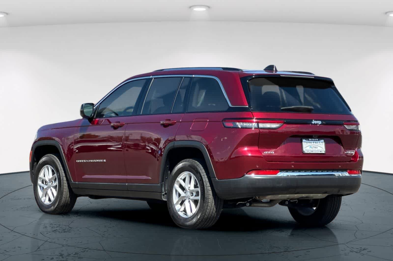 Certified 2023 Jeep Grand Cherokee Laredo w/ Luxury Tech Group I AWD/4WD image 8