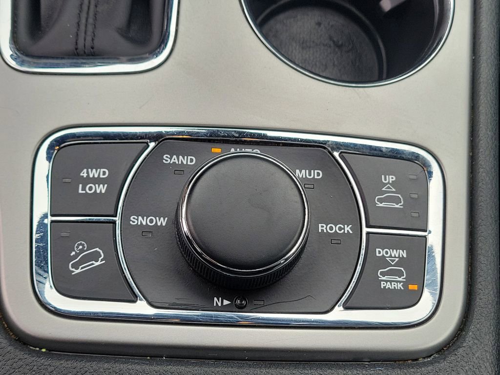 Used 2018 Jeep Grand Cherokee Overland AWD/4WD image 32