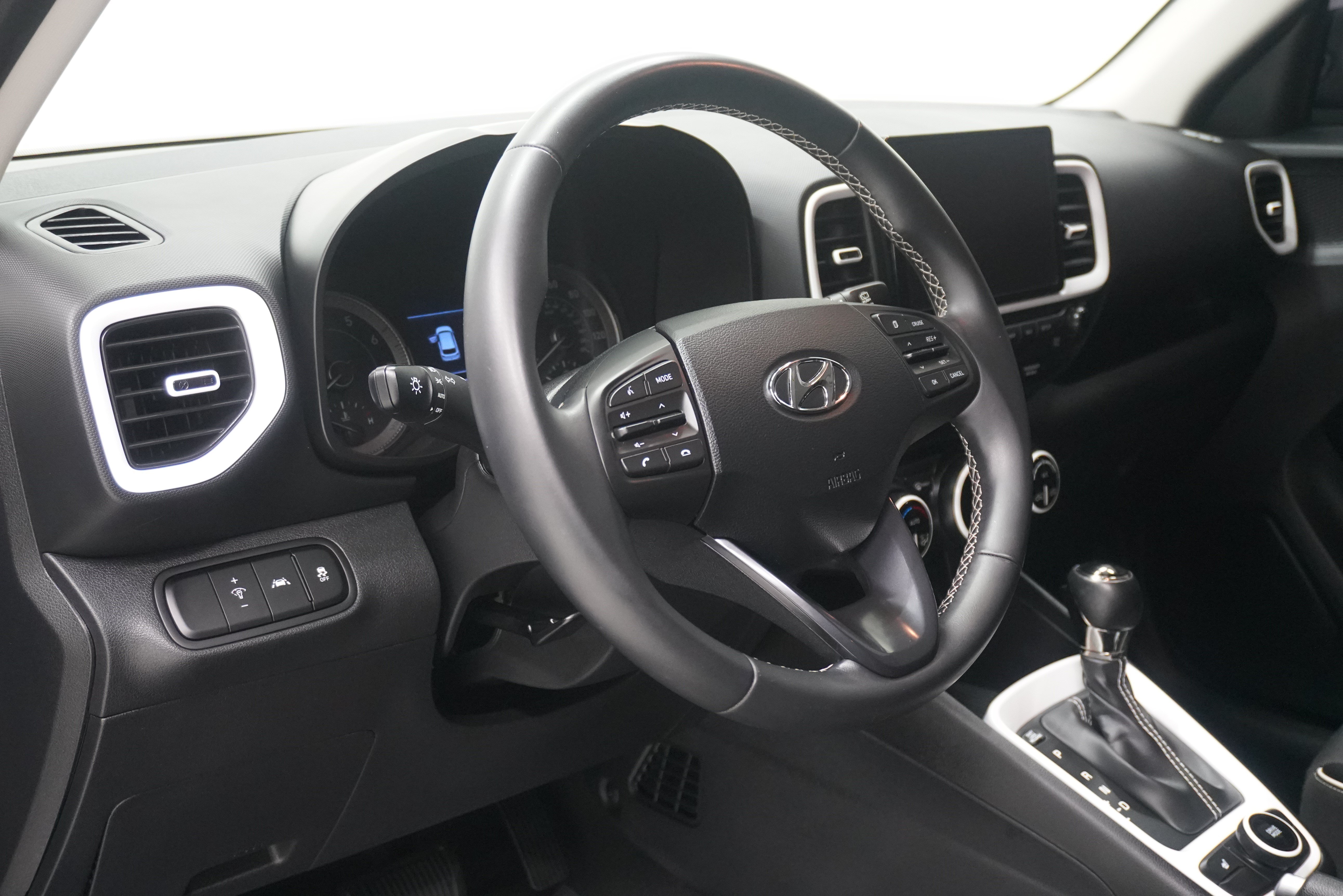 Used 2022 Hyundai Venue Limited FWD image 10