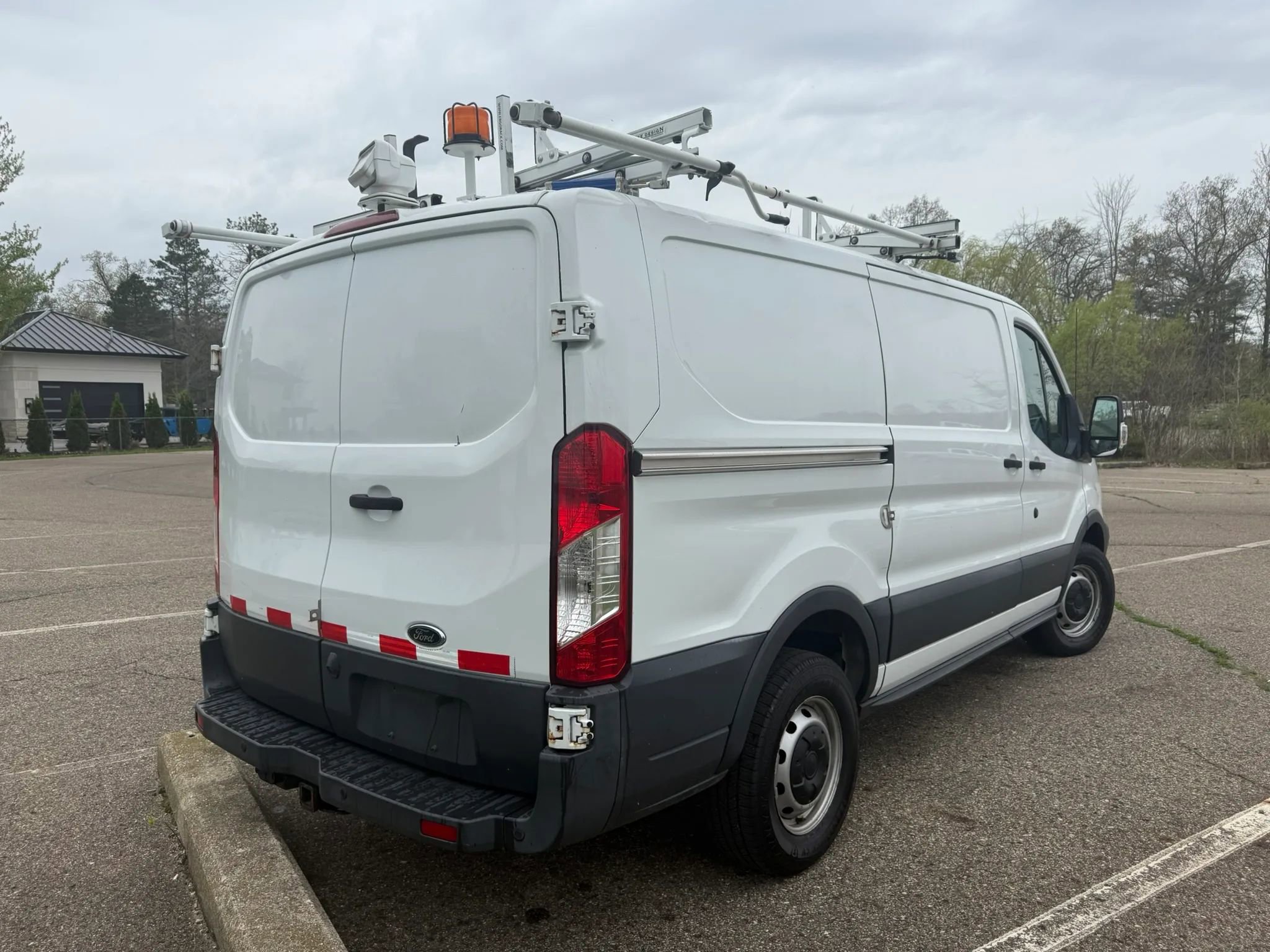 Used 2016 Ford Transit 250 130 Low Roof RWD image 5