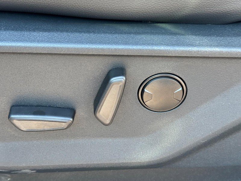 New 2026 Ford F250 Lariat w/ Black Appearance Package image 18