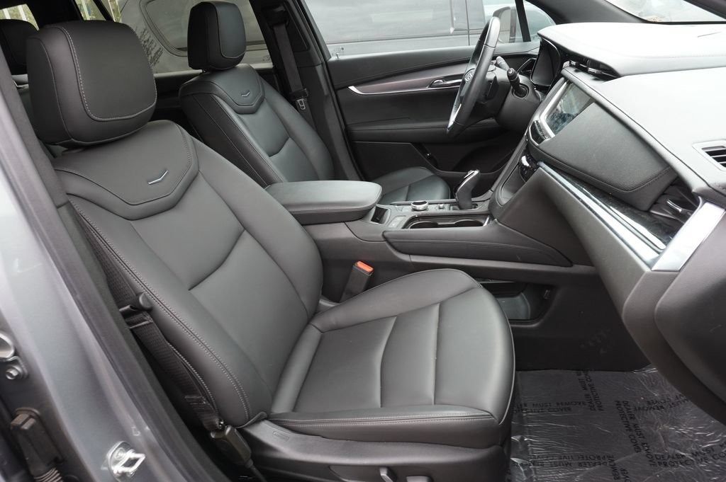 Certified 2025 Cadillac XT6 Luxury FWD image 10