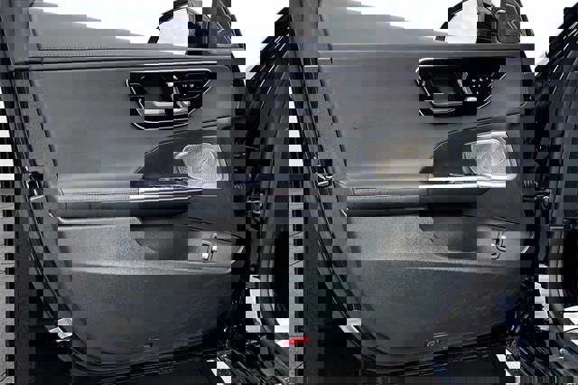 Used 2025 Mercedes-Benz C 300 4MATIC Sedan image 23