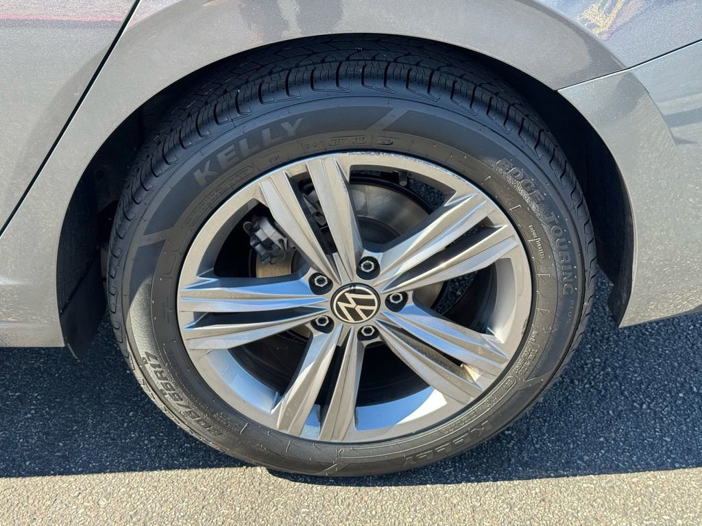 Used 2024 Volkswagen Jetta SE image 9