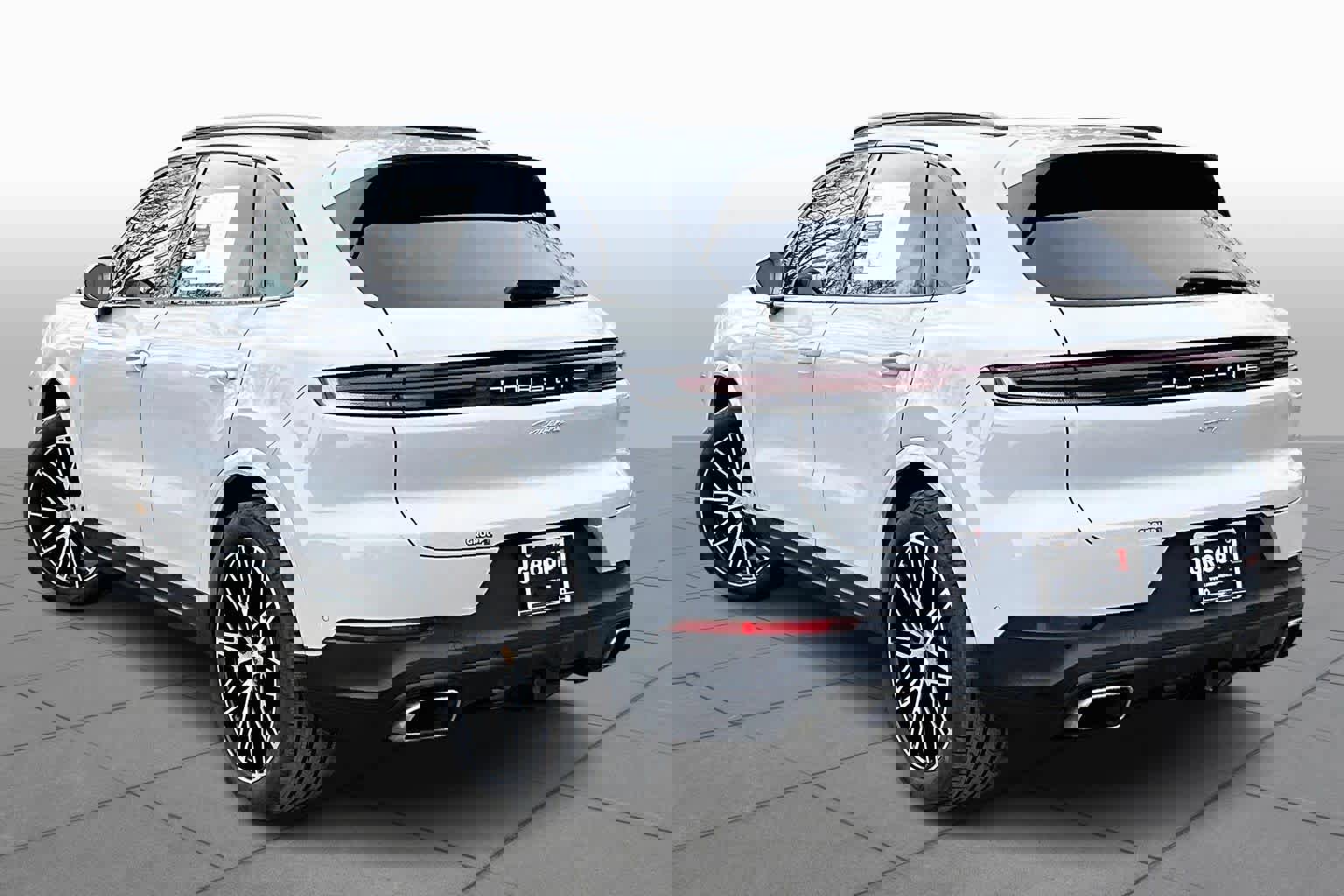 Used 2024 Porsche Cayenne image 12