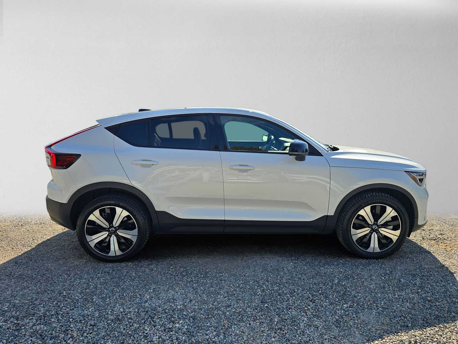 Certified 2023 Volvo C40 P8 Recharge Plus w/ Climate Package AWD/4WD image 2
