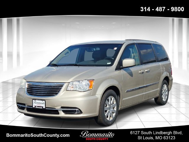 Used 2015 Chrysler Town & Country Touring FWD image 1
