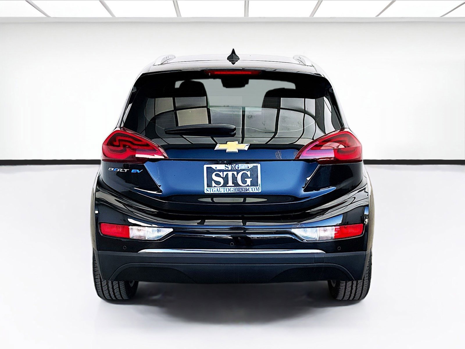Used 2019 Chevrolet Bolt Premier w/ Infotainment Package FWD image 5