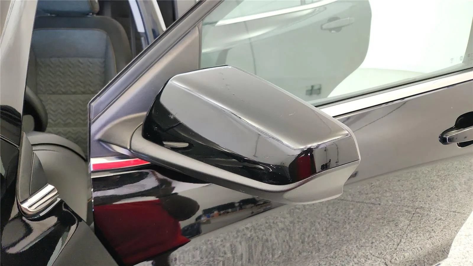 Used 2023 Chevrolet Equinox LT FWD image 18