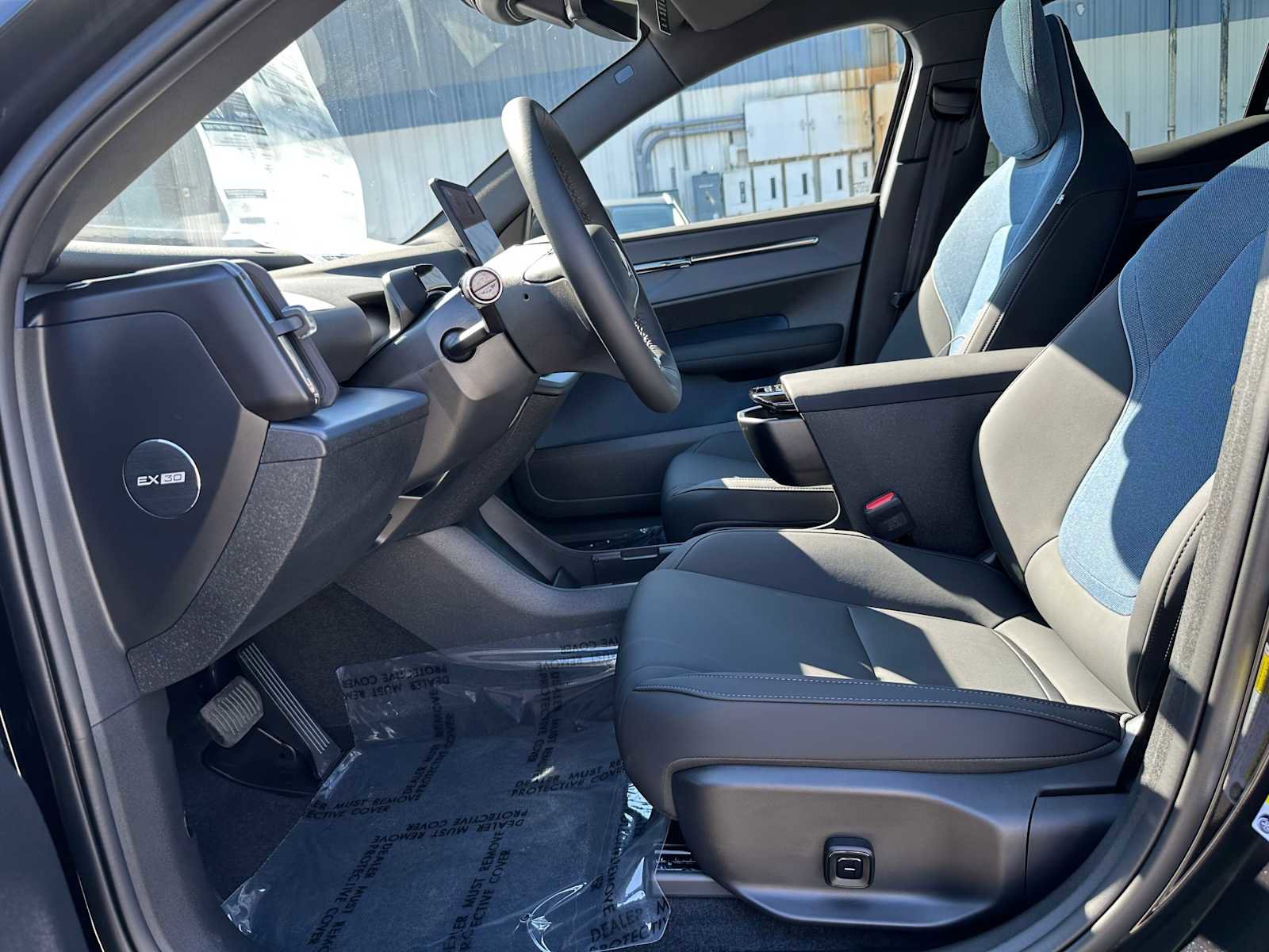 New 2025 Volvo EX30 Plus w/ Protection Package Premier image 19