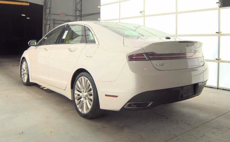 Used 2013 Lincoln MKZ FWD image 3