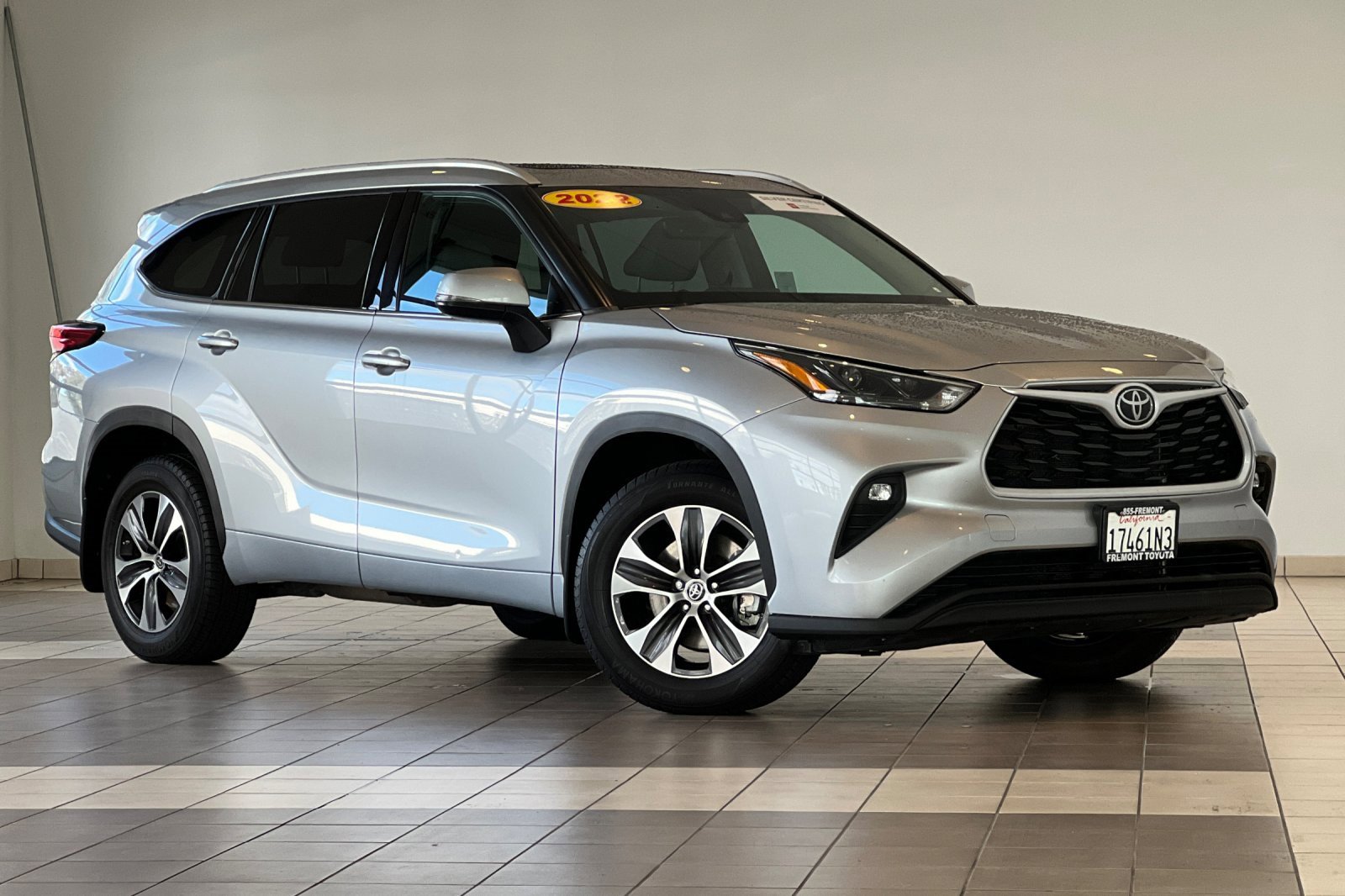 Certified 2022 Toyota Highlander XLE image 2