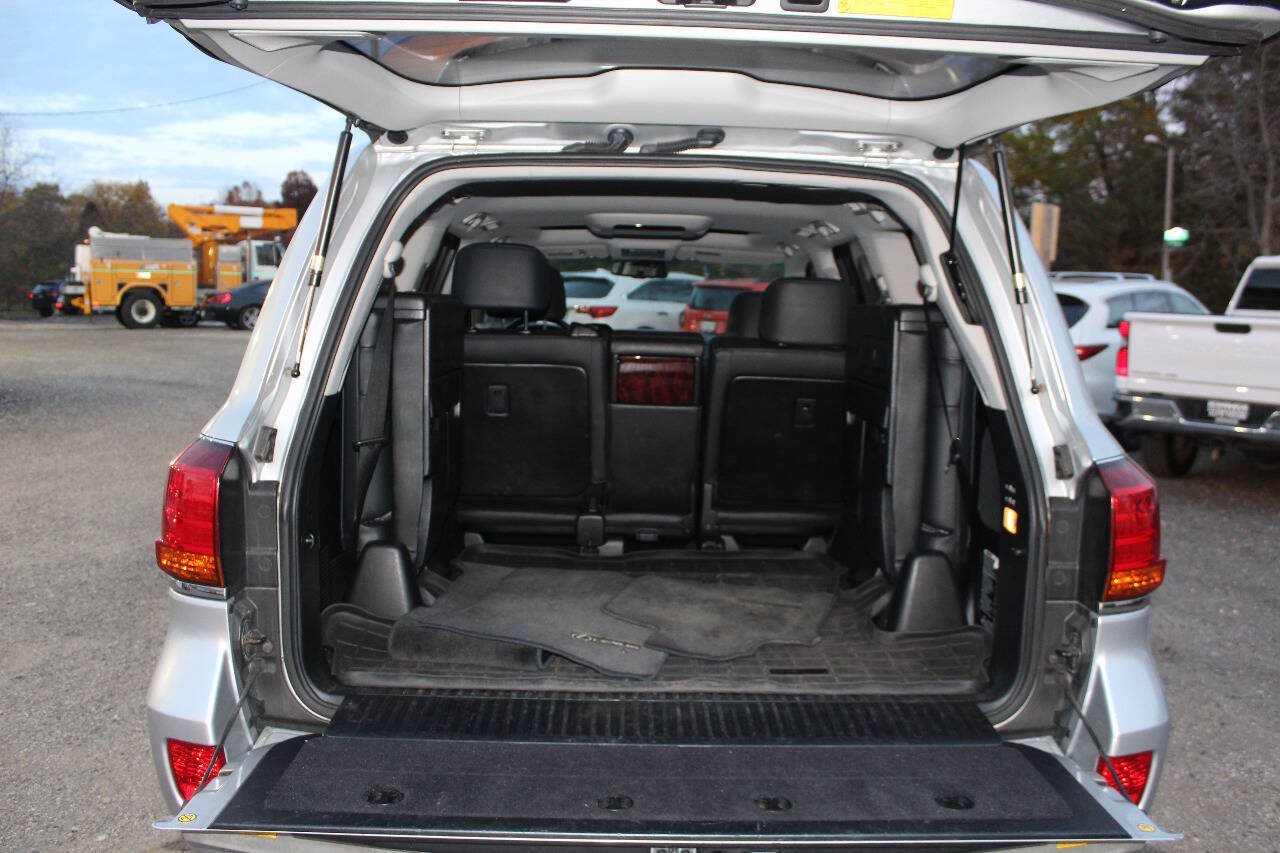 Used 2011 Lexus LX 570 4WD w/ Luxury Pkg image 8