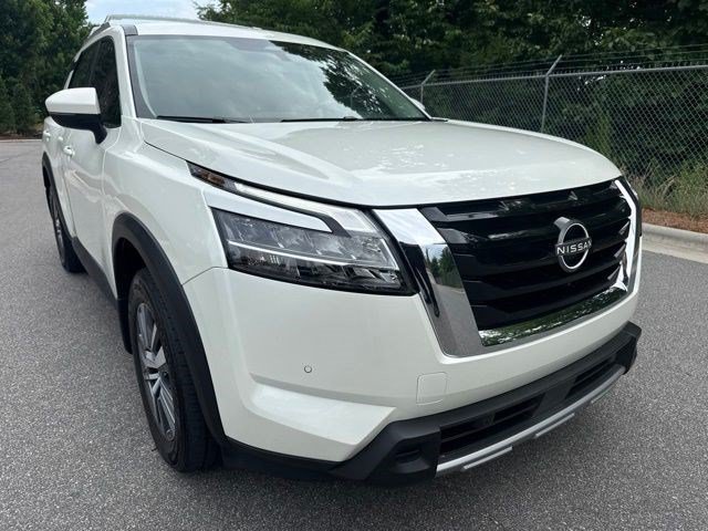 Used 2023 Nissan Pathfinder SL FWD image 11