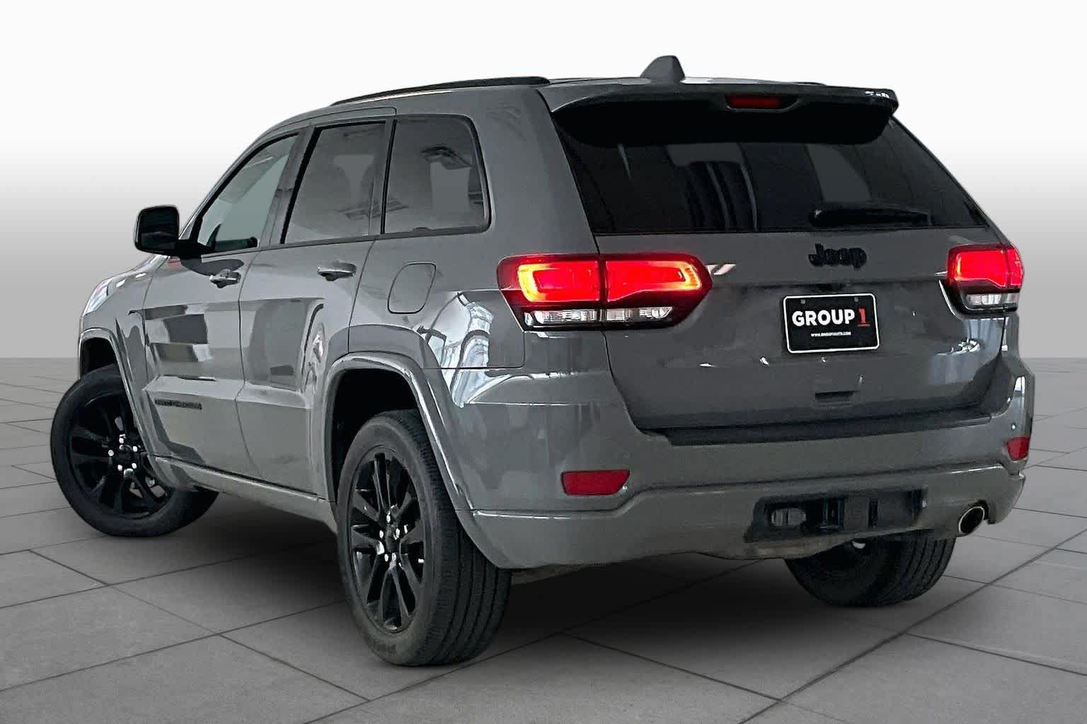 Used 2020 Jeep Grand Cherokee Altitude RWD image 11