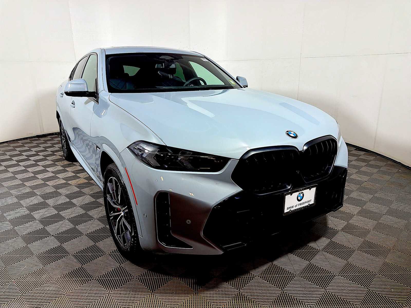 Used 2025 BMW X6 xDrive40i w/ Premium Package image 2
