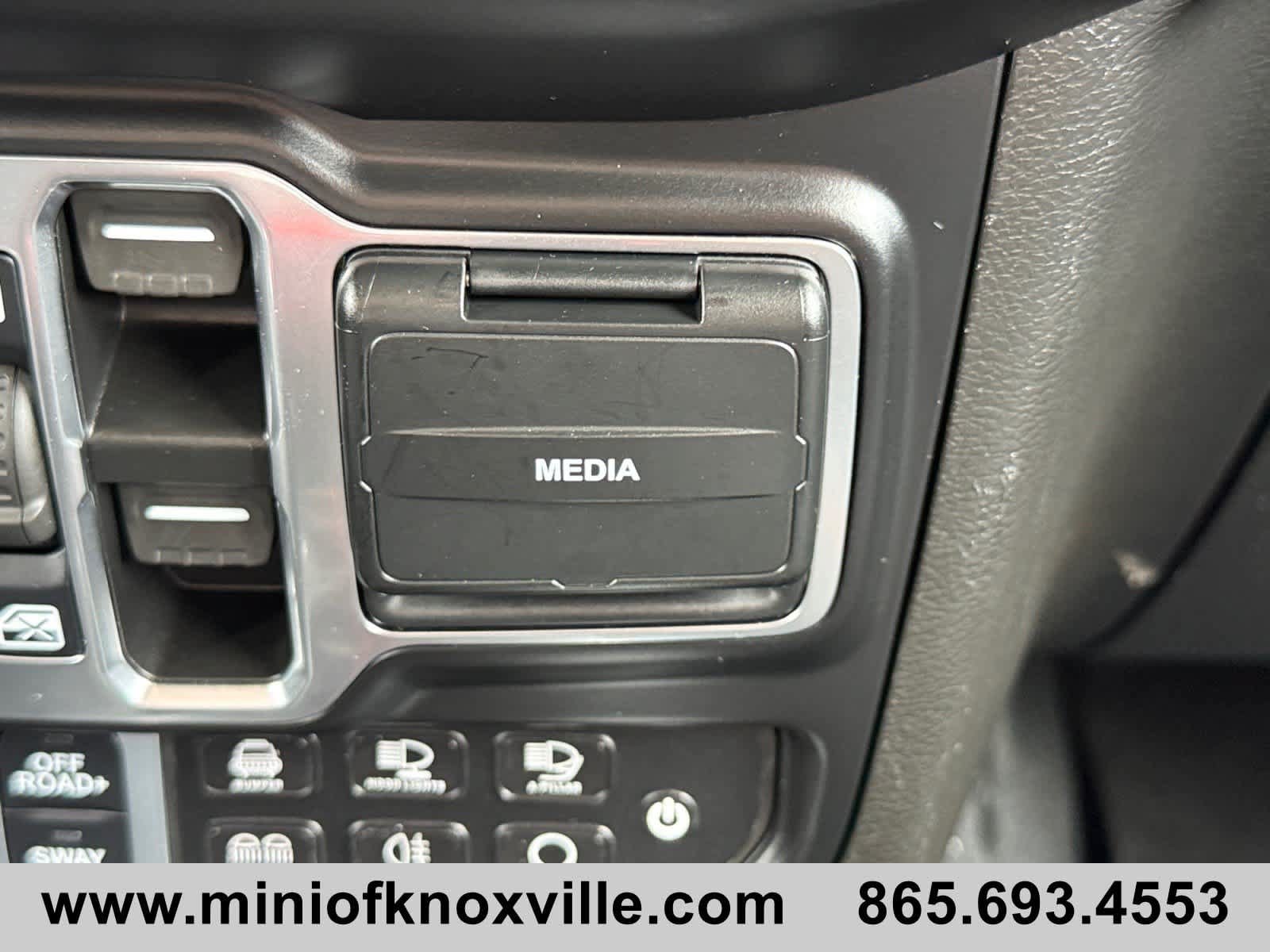 Used 2022 Jeep Wrangler Unlimited Rubicon AWD/4WD image 29